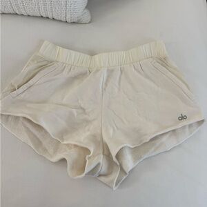 ALO In the Air Dolphin Shorts - in Ivory
